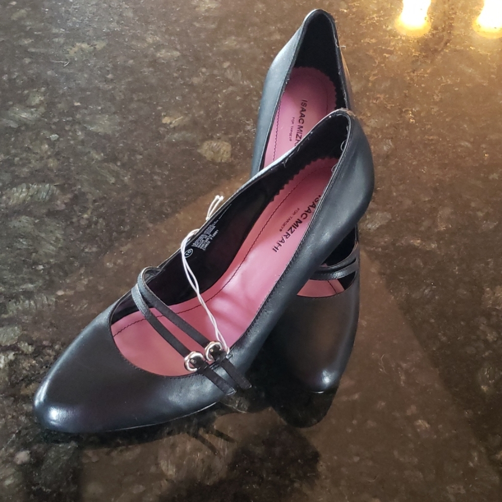 NWOT Isaac Mizrahi 3.5in Blk lthr w bwn lthr sole